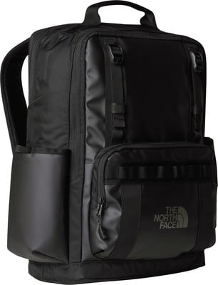 Schwarzer Rucksack von The North Face mit Logo auf der Fronttasche. Schwarzer Rucksack von The North Face mit Logo auf der Fronttasche.