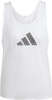 Weißes Adidas Netzoberteil mit Logo auf der Brust.