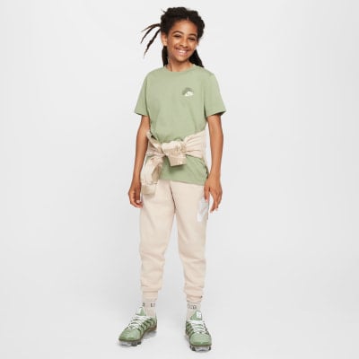 Nike Sportswear Standard Issue T-Shirt