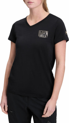 Schwarzes Damen-T-Shirt mit kurzen Ärmeln und Bergmotiv. Schwarzes Damen-T-Shirt mit kurzen Ärmeln und Bergmotiv.
