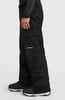 Schwarze Cargohose mit O'Neill-Logo und Stiefeln.