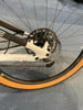 Hinterrad eines Mountainbikes mit Scheibenbremse und Kassette.