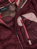 Detail einer Damen-Steppjacke von Peak Performance mit Farbblöcken und Reißverschluss.