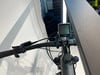 Detail eines E-Bike-Lenkers mit Bosch-Display und Bedienelementen.