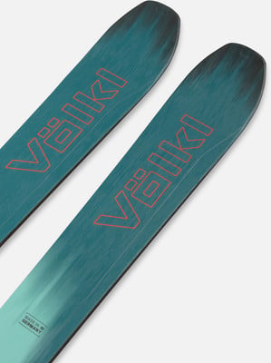 Völkl Skier mit orangefarbenem Logo und Farbverlauf zu Hellblau. Völkl Skier mit orangefarbenem Logo und Farbverlauf zu Hellblau.