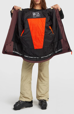 Jackeninnenseite mit orangefarbenem Fleece-Einsatz und O'Neill-Logo. Jackeninnenseite mit orangefarbenem Fleece-Einsatz und O'Neill-Logo.