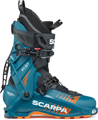Blaue Scarpa F1 GT Skischuhe mit orangefarbenen Details und Schnallen. Blaue Scarpa F1 GT Skischuhe mit orangefarbenen Details und Schnallen.