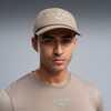 Mann mit Kappe und T-Shirt mit HYROX und PUMA Logo