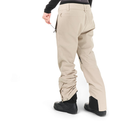 Beige Skihose mit schwarzem Schuh und verstellbaren Hosenbeinen. Beige Skihose mit schwarzem Schuh und verstellbaren Hosenbeinen.