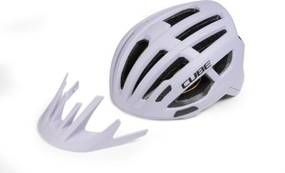 Hellvioletter Fahrradhelm mit abnehmbarem Visier. Hellvioletter Fahrradhelm mit abnehmbarem Visier.