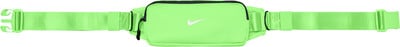 Grüne Nike Laufbauchtasche mit weißem Logo und verstellbarem Gurt.