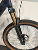 Fahrradgabel mit Dämpfer und Scheibenbremse vorne.