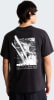 Schwarzes T-Shirt mit Aufdruck eines Skifahrers in Aktion und dem The North Face Logo.