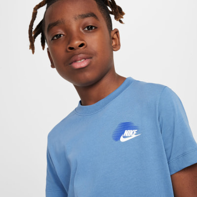 Nike Sportswear Standard Issue T-Shirt