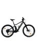 Schwarzes Scott Mountain E-Bike auf weißem Hintergrund.