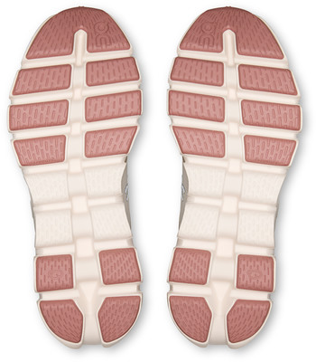 Unteransicht der Sohlen von Damen-Laufschuhen mit rosa Elementen.