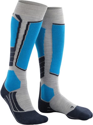 Graue Skisocken mit blauen und schwarzen Details zur Muskelunterstützung. Graue Skisocken mit blauen und schwarzen Details zur Muskelunterstützung.