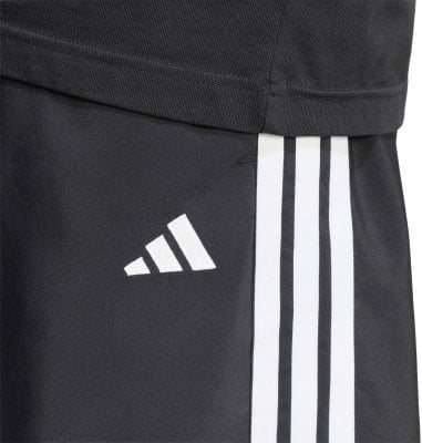 Schwarze Adidas Sporthose mit weißen Streifen und Logo.