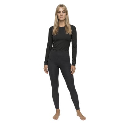 Frau in dunkelgrauem Langarmshirt und Leggings. Frau in dunkelgrauem Langarmshirt und Leggings.
