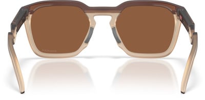 Braune Sonnenbrille mit transparentem Rahmen und dunklen Bügeln. Braune Sonnenbrille mit transparentem Rahmen und dunklen Bügeln.