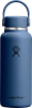 Eine blaue Hydro Flask Flasche mit Henkel und Logo.