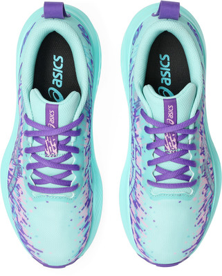 Damen-Laufschuhe von Asics in Türkis mit lila Akzenten. Damen-Laufschuhe von Asics in Türkis mit lila Akzenten.