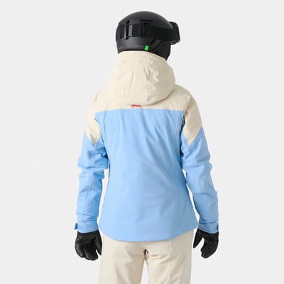 Rückansicht einer Kapuzenjacke mit Logo auf dem Rücken. Rückansicht einer Kapuzenjacke mit Logo auf dem Rücken.