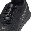 Fekete férfi Nike futballcipő fűzővel és Nike logóval.