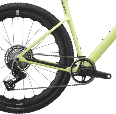 Hinterteil eines hellgrünen Mountainbikes mit Schaltwerk und Kurbelgarnitur. Hinterteil eines hellgrünen Mountainbikes mit Schaltwerk und Kurbelgarnitur.