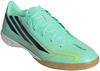 Grüner Adidas Hallenschuh mit schwarzen Streifen und gelben Details, Modell F50.