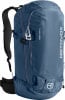 Blauer Tourenrucksack mit weißem Logo und Schriftzug.