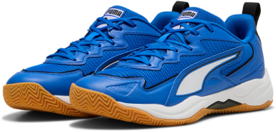 Blaue Puma-Sneaker mit weißem Streifen und Gummisohle. Blaue Puma-Sneaker mit weißem Streifen und Gummisohle.