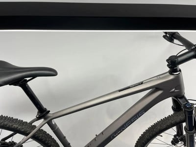 Genesis Impact 92 Mountainbike in Grau mit Federung. Genesis Impact 92 Mountainbike in Grau mit Federung.