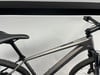 Genesis Impact 92 Mountainbike in Grau mit Federung.