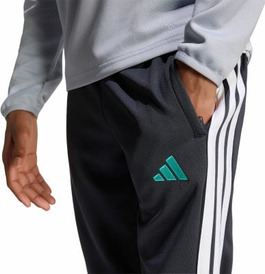 adidas Tiro 26 Essentials Trainingshose adidas Tiro 26 Essentials Trainingshose