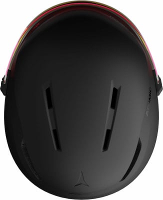 Schwarzer Skihelm mit buntem Streifen und Atomic-Logo oben. Schwarzer Skihelm mit buntem Streifen und Atomic-Logo oben.