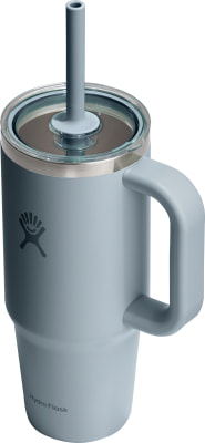 Hellblauer Hydro Flask Becher mit Strohhalm und Henkel. Hellblauer Hydro Flask Becher mit Strohhalm und Henkel.