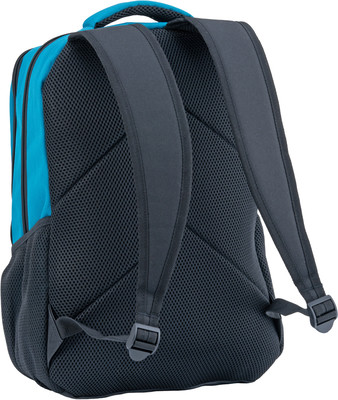 Die Rückseite eines blauen Rucksacks mit gepolsterten Trägern und Netzgewebe.