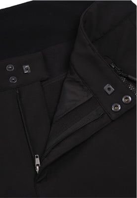 Detail eines schwarzen Stoffes mit offenem Reißverschluss und Druckknöpfen.
