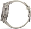 Seitenansicht einer Smartwatch mit Armband, Nahaufnahme.