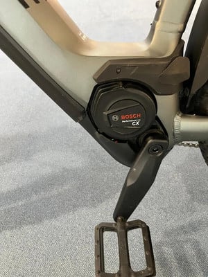 Detail eines E-Bikes mit Bosch Performance Line CX Mittelmotor. Detail eines E-Bikes mit Bosch Performance Line CX Mittelmotor.