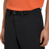 Herren-schwarze Hose mit orangefarbenem Hemd und schwarzem Gürtel.