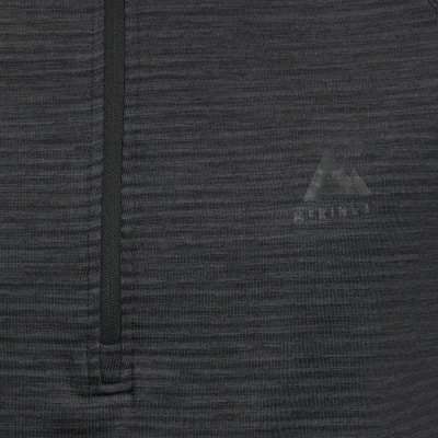 Dunkelgraues Shirt mit Berg-Logo und Schriftzug. Dunkelgraues Shirt mit Berg-Logo und Schriftzug.