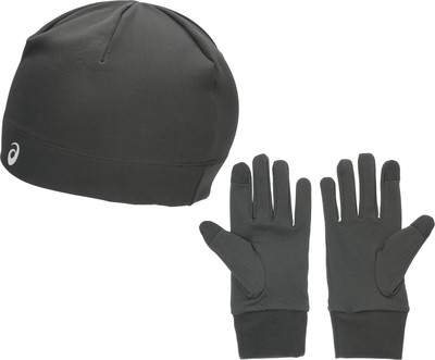Graue Mütze und Handschuhe mit Asics-Logo auf weißem Hintergrund.