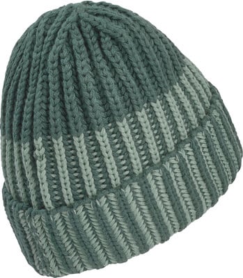 Grüne Strickmütze mit Rippenmuster und zwei Grüntönen. Grüne Strickmütze mit Rippenmuster und zwei Grüntönen.