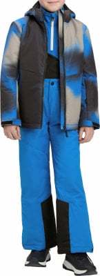 Junge in blauer Skikleidung mit schwarzen und grauen Akzenten. Junge in blauer Skikleidung mit schwarzen und grauen Akzenten.