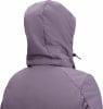 Rückansicht einer lila Kapuzenjacke mit Kordelzug.