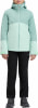Mädchen in einem durchgehenden Reißverschlussjacke und schwarzer Hose.