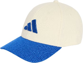 Weiße Kappe mit blauem Schirm und Adidas-Logo.