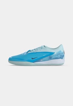 Blaue Nike-Schuhe mit Wolkenmotiv und Nike-Logo.